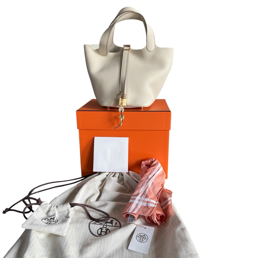 Authentic Hermés Taurillon Clemence Picotin Lock 18 PM/NWT Hermés Twilly
